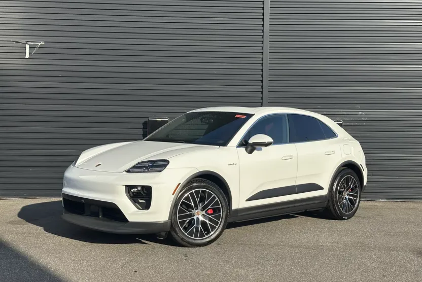 2025 Porsche Macan Electric photo 1