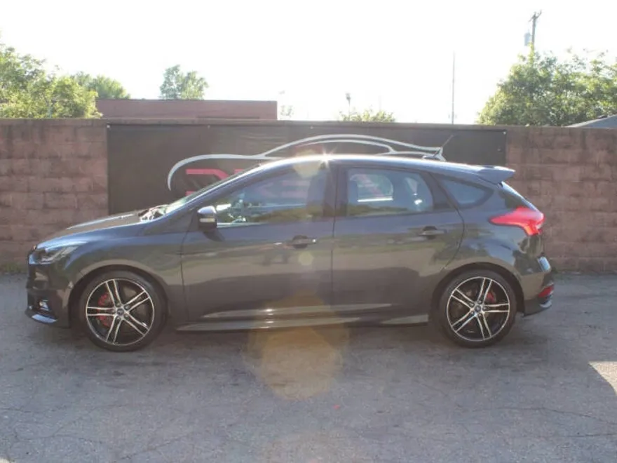 2015 Ford Focus ST photo 1
