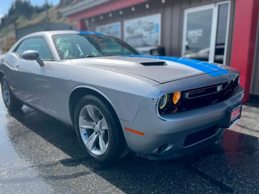 2015 Dodge Challenger SXT photo 1