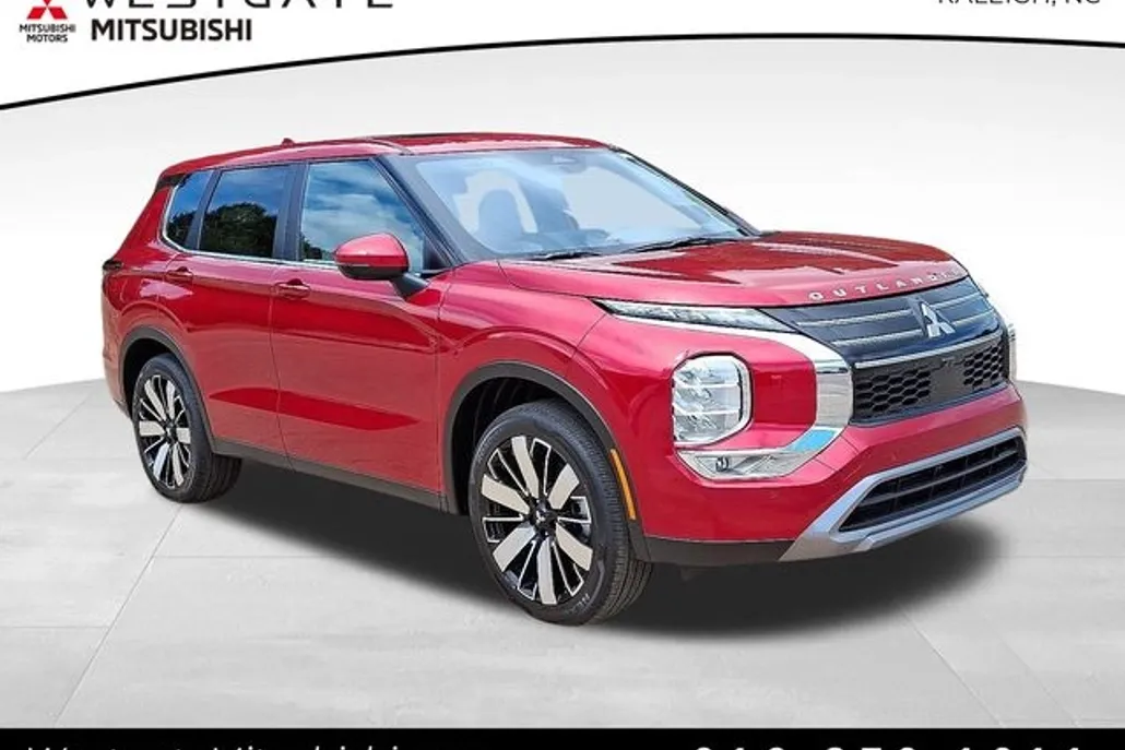 2025 Mitsubishi Outlander SE photo 1