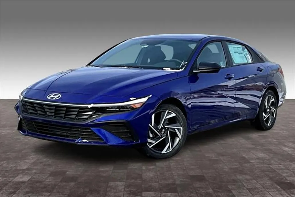 2025 Hyundai Elantra SEL Sport photo 1
