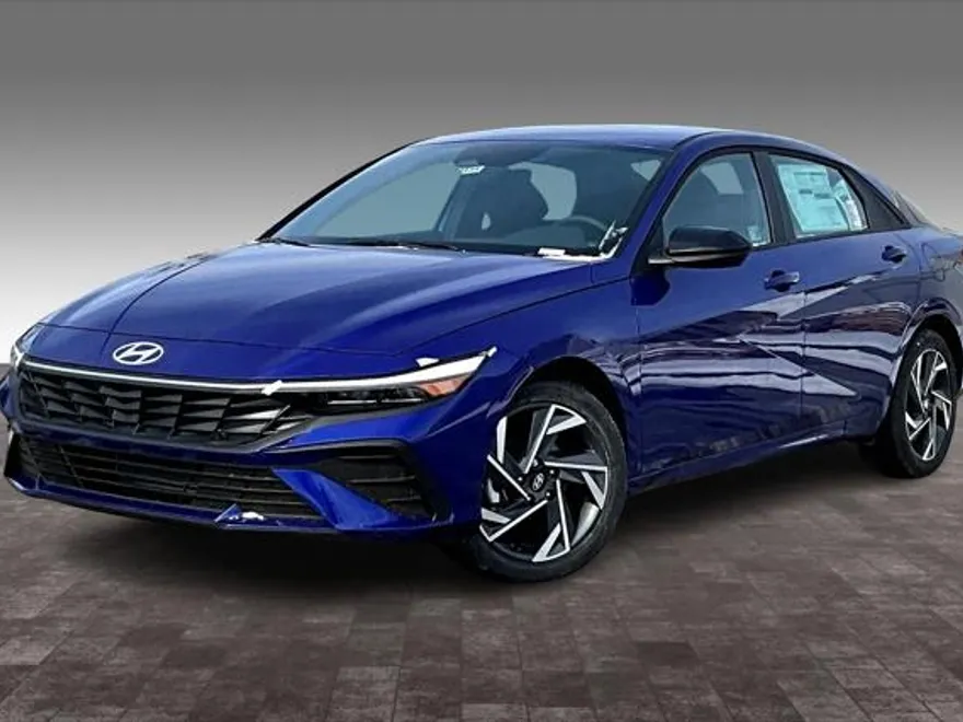 2025 Hyundai Elantra SEL Sport photo 1
