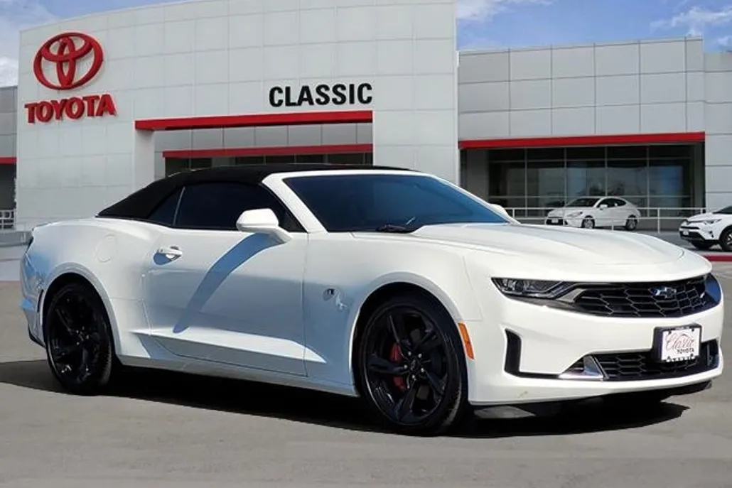 2024 Chevrolet Camaro 1LT photo 1