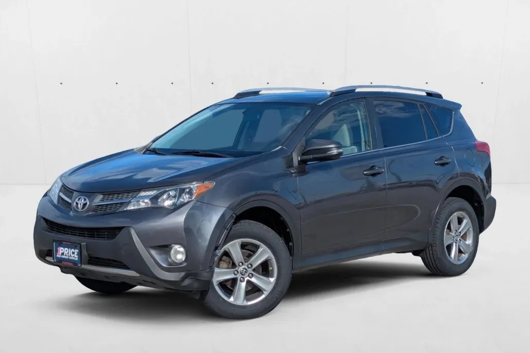 2015 Toyota RAV4 XLE photo 1