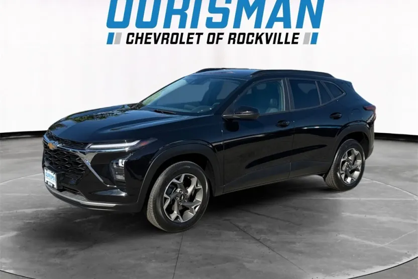 2024 Chevrolet Trax LT photo 1