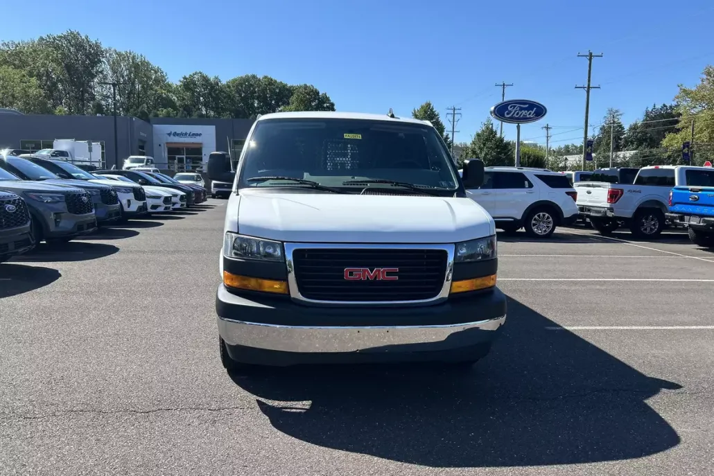 2022 Gmc Savana 2500 Cargo photo 1