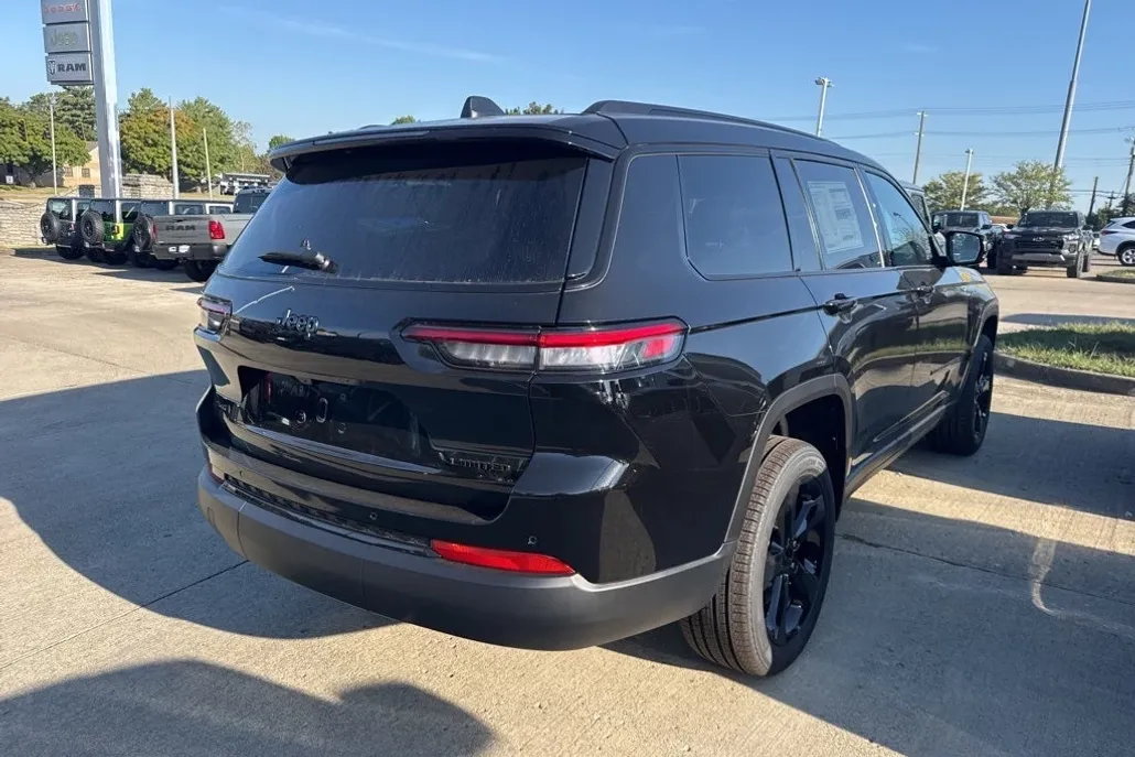 2025 Jeep Grand Cherokee Limited photo 1