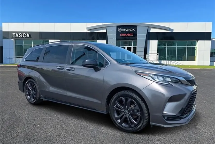 2022 Toyota Sienna XSE photo 1