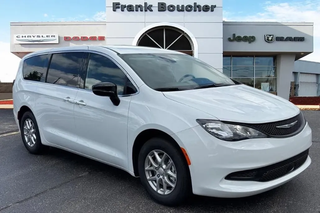 2026 Chrysler Voyager LX photo 1