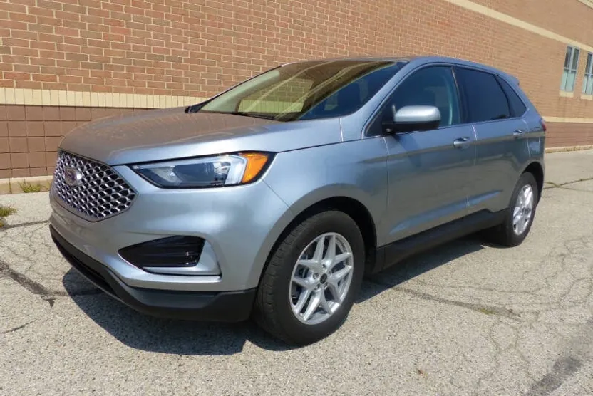 2024 Ford Edge SEL photo 1