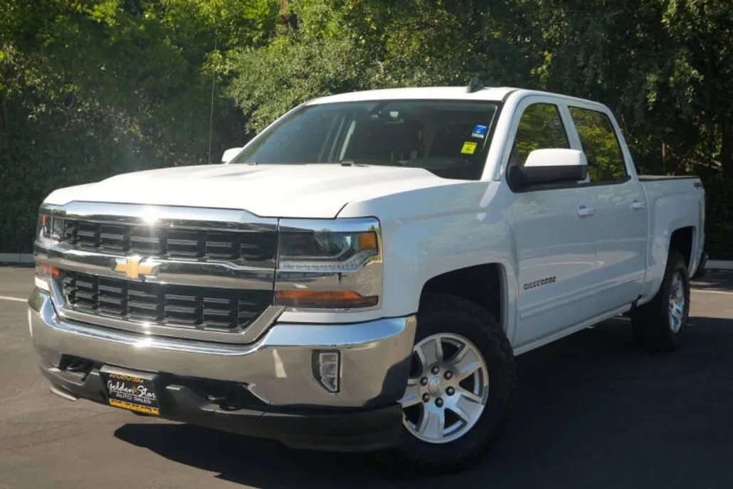 2018 Chevrolet Silverado LT photo 1
