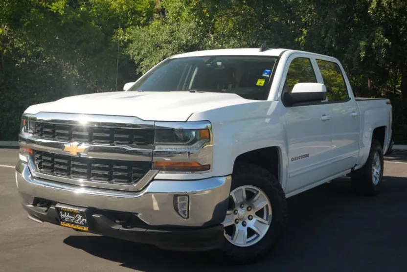 2018 Chevrolet Silverado LT photo 1