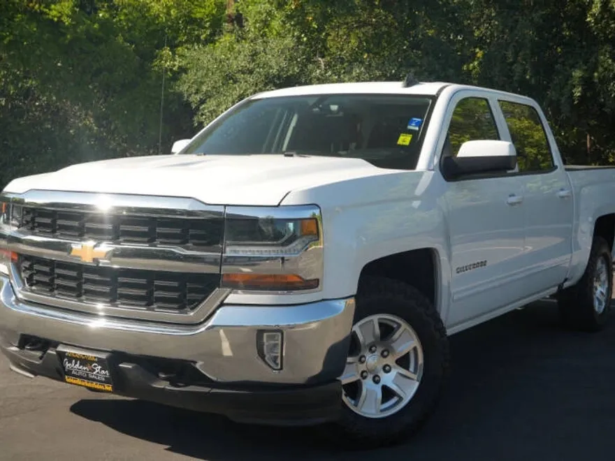 2018 Chevrolet Silverado LT photo 1