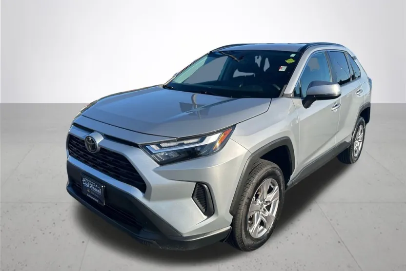 2023 Toyota RAV4 XLE photo 1
