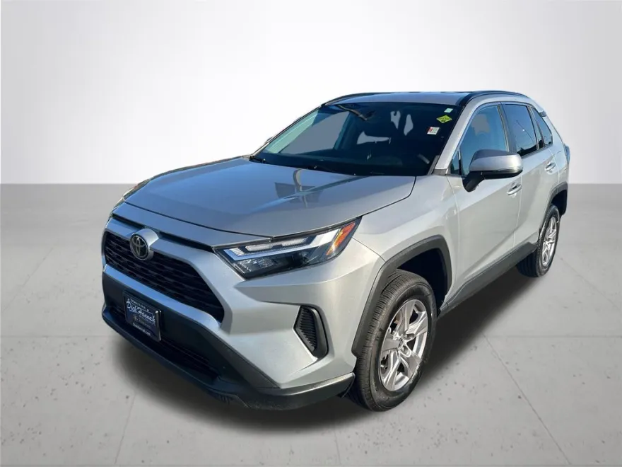 2023 Toyota RAV4 XLE photo 1
