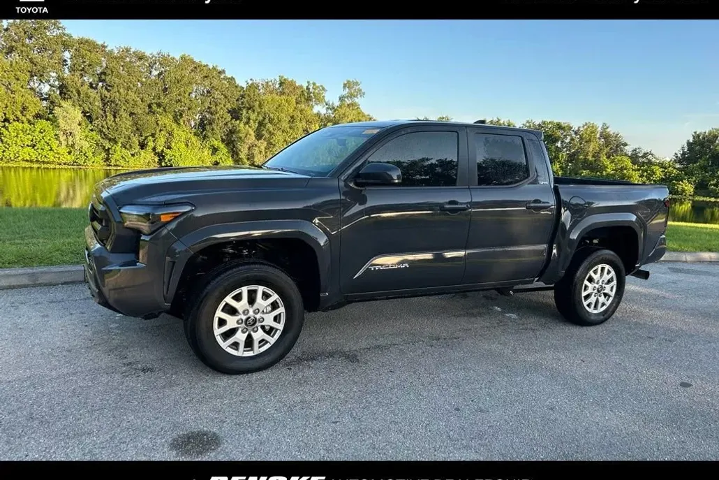 2025 Toyota Tacoma SR5 photo 1