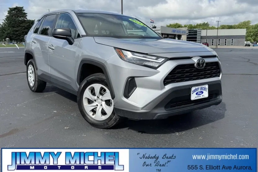 2024 Toyota RAV4 LE photo 1