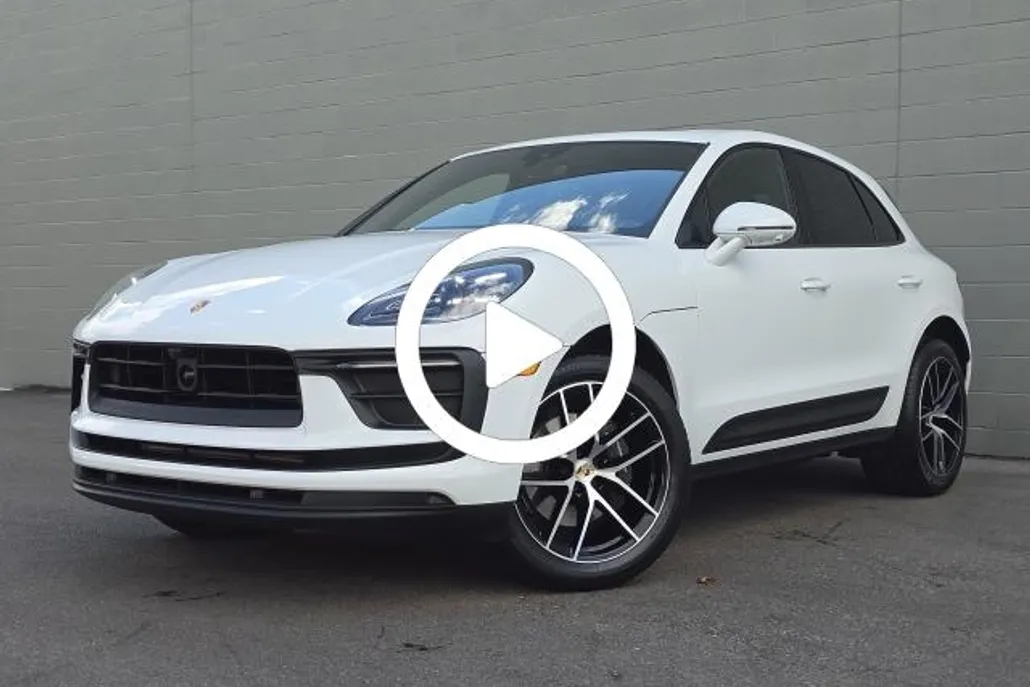 2025 Porsche Macan T photo 1