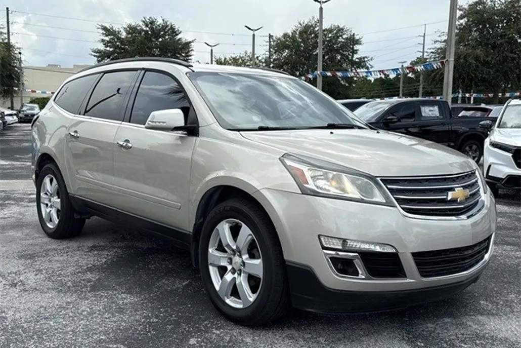 2016 Chevrolet Traverse 1LT photo 1