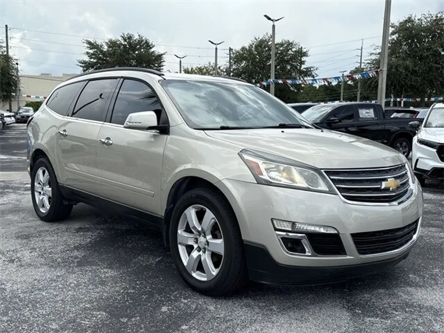 2016 Chevrolet Traverse 1LT photo 1