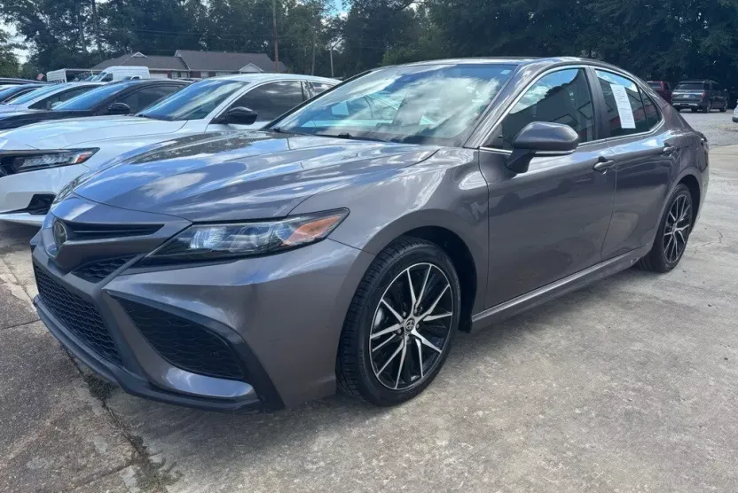 2023 Toyota Camry SE photo 1