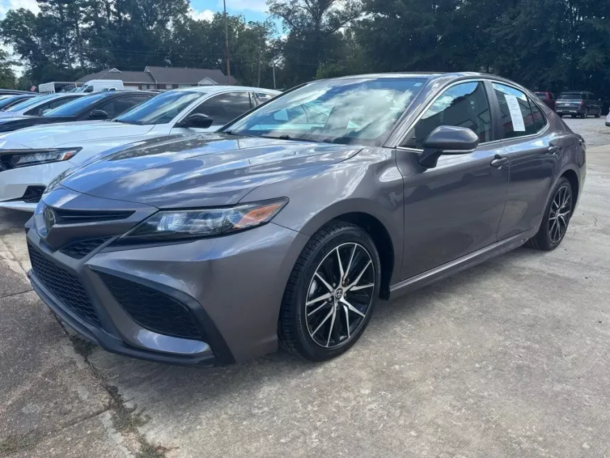 2023 Toyota Camry SE photo 1