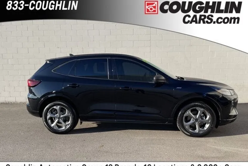2024 Ford Escape ST-Line photo 1