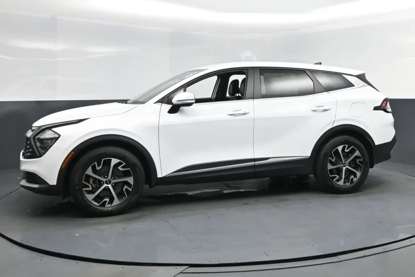 2023 Kia Sportage EX photo 1