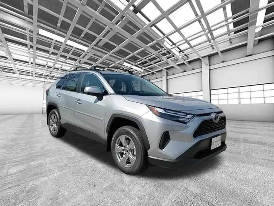 2025 Toyota RAV4 XLE photo 1