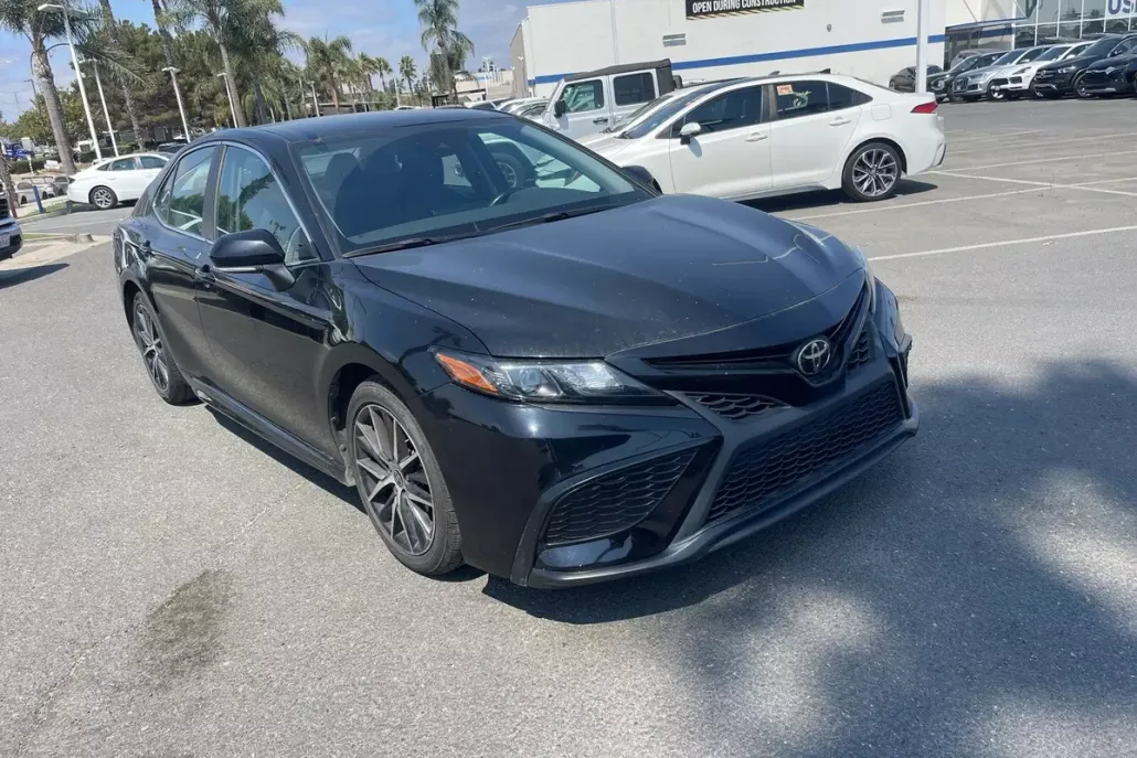 2023 Toyota Camry SE photo 1
