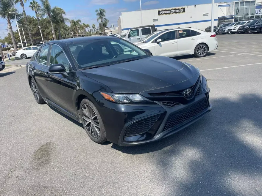 2023 Toyota Camry SE photo 1