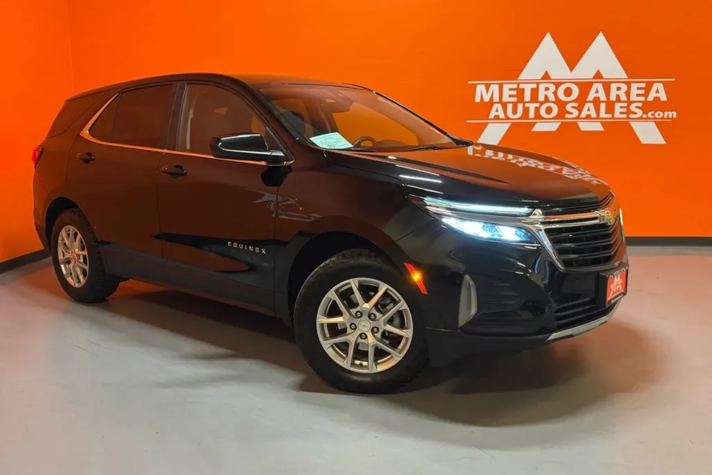 2023 Chevrolet Equinox LT photo 1