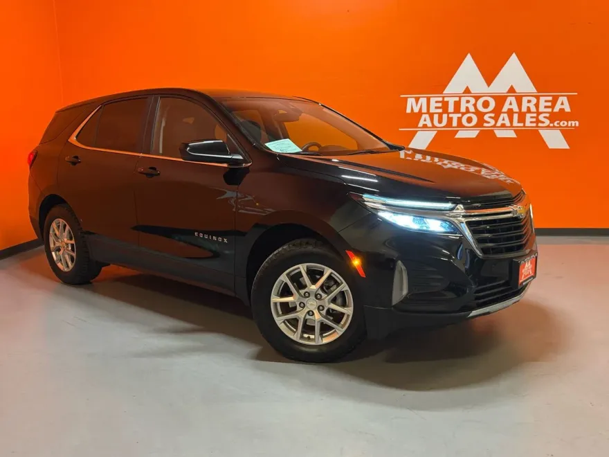 2023 Chevrolet Equinox LT photo 1