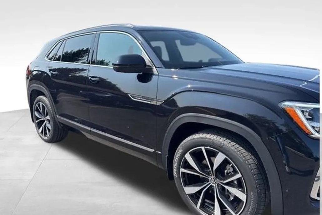 2026 Volkswagen Atlas Cross Sport SEL Premium R-Line photo 1