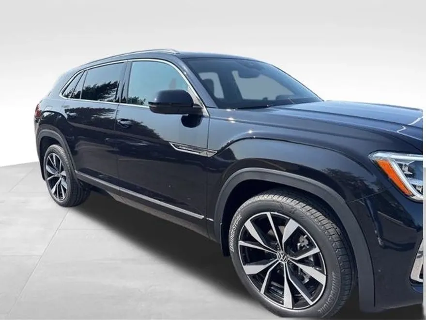 2026 Volkswagen Atlas Cross Sport SEL Premium R-Line photo 1