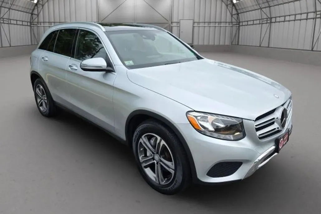 2016 Mercedes Benz GLC 300 4MATIC photo 1