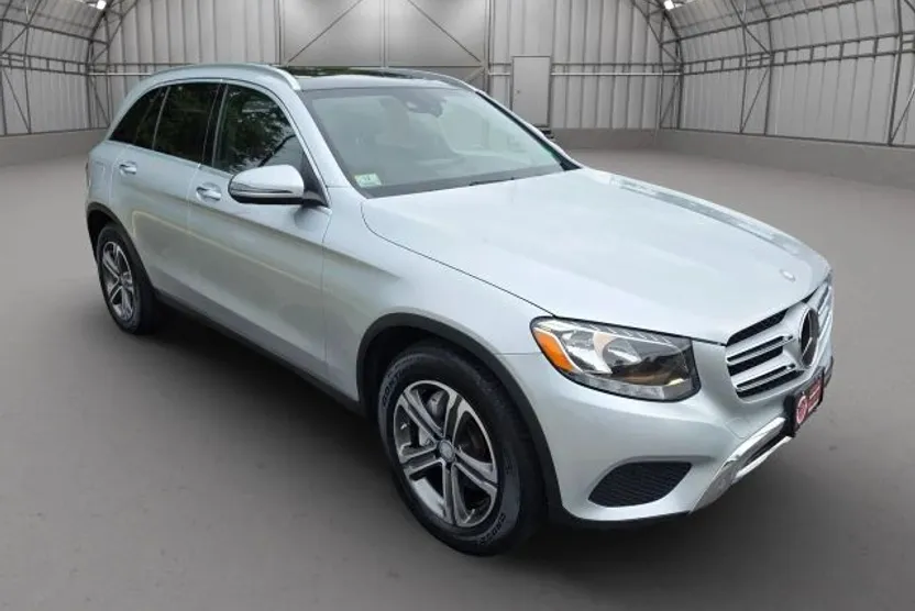 2016 Mercedes Benz GLC 300 4MATIC photo 1