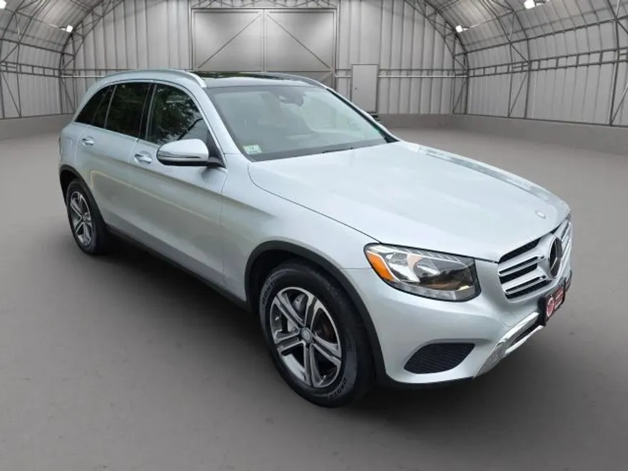 2016 Mercedes Benz GLC 300 4MATIC photo 1