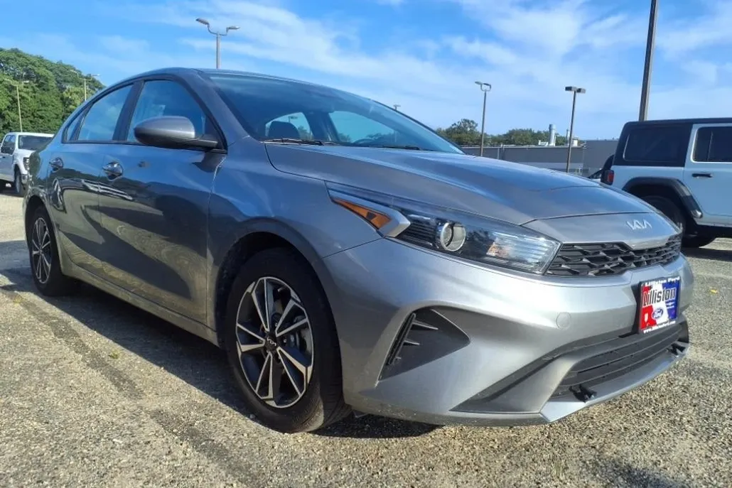 2022 Kia Forte LXS photo 1