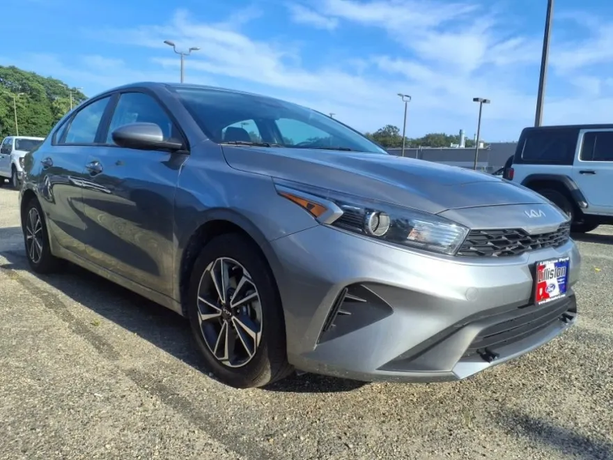 2022 Kia Forte LXS photo 1