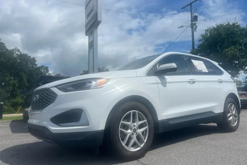 2023 Ford Edge SEL photo 1