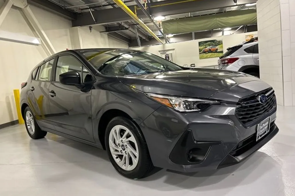 2025 Subaru Impreza Base photo 1