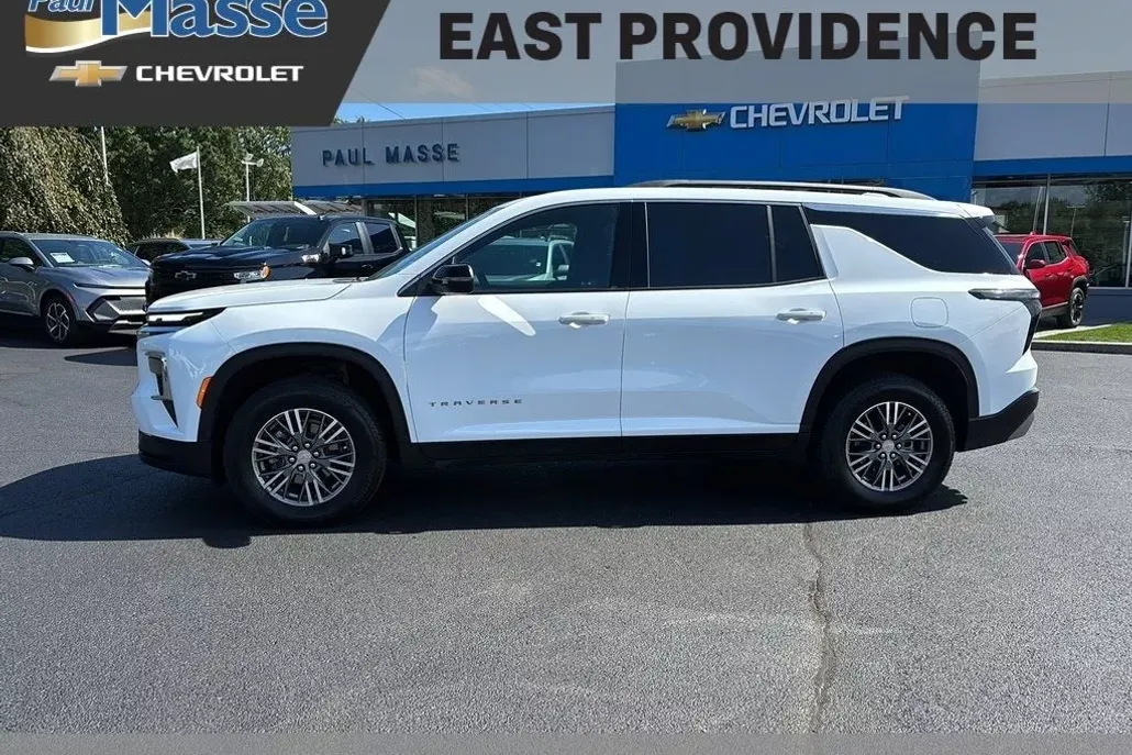 2025 Chevrolet Traverse 2LT photo 1