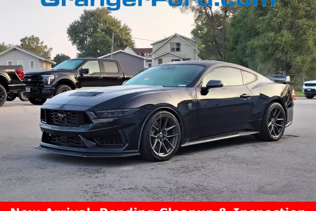 2024 Ford Mustang Dark Horse photo 1