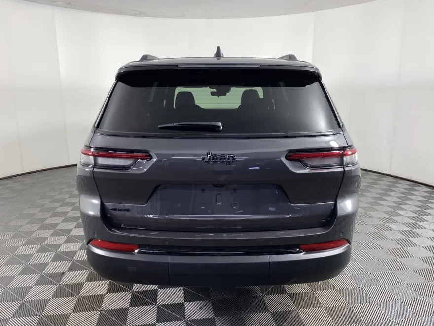 2025 Jeep Grand Cherokee Laredo Altitude photo 1