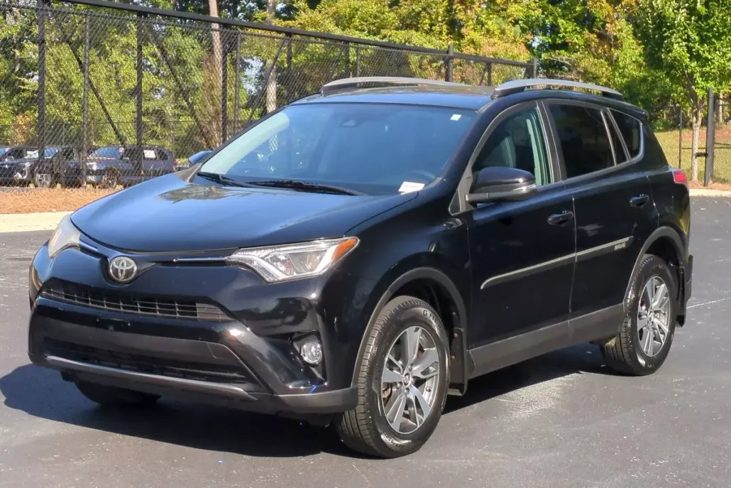 2017 Toyota RAV4 XLE photo 1