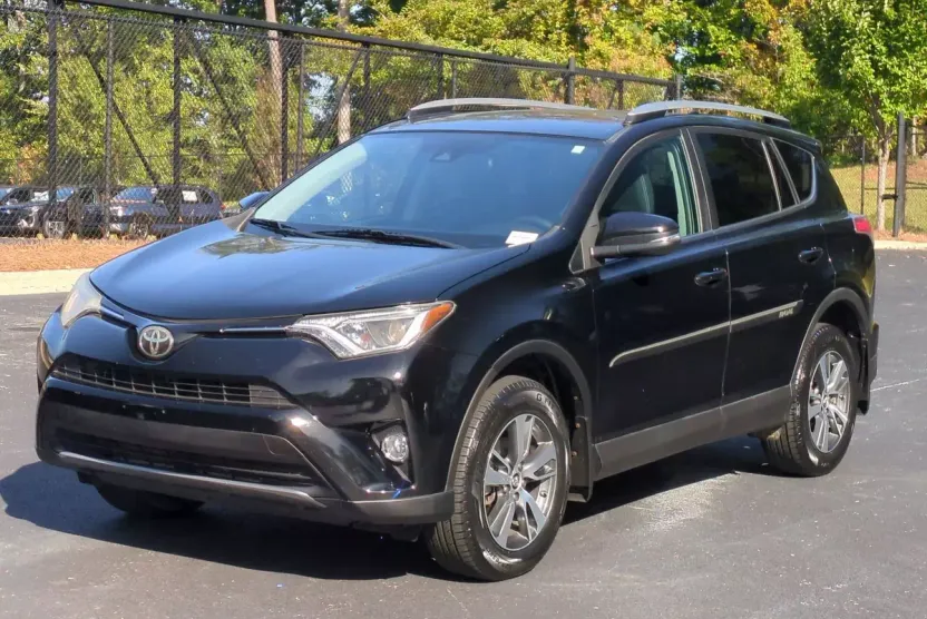 2017 Toyota RAV4 XLE photo 1