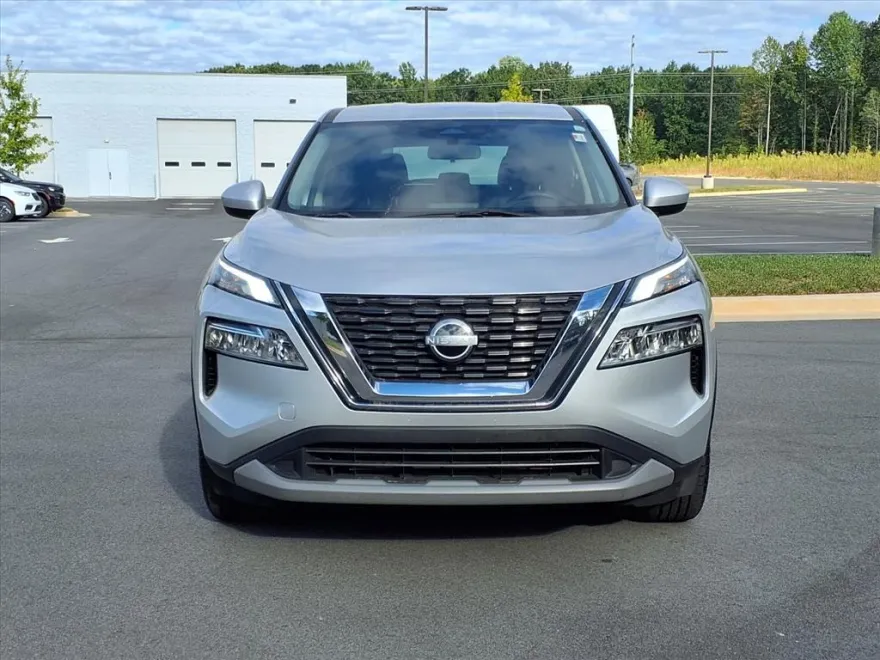 2023 Nissan Rogue SV photo 1