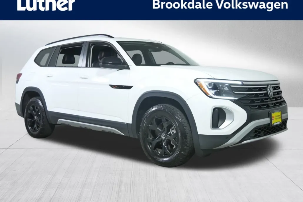 2024 Volkswagen Atlas Peak Edition SE Technology photo 1