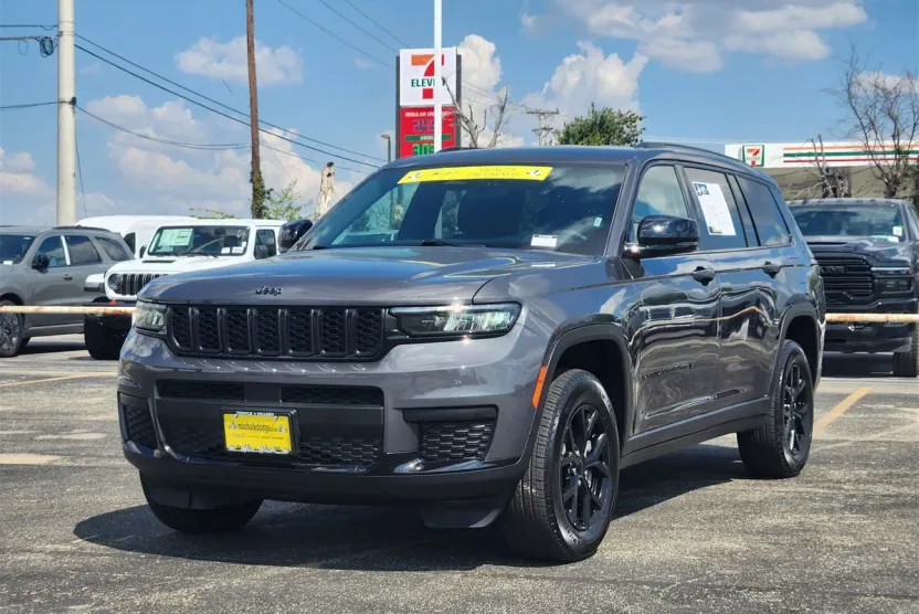 2024 Jeep Grand Cherokee Altitude photo 1